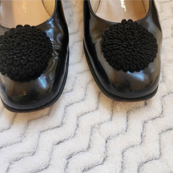 Salvatore Ferragamo Front Crochet leather heel size 5.5 - Picture 9 of 9